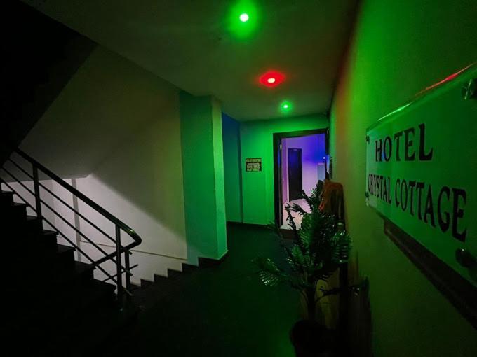 Hotel Crystal Cottage בובנשוואר מראה חיצוני תמונה