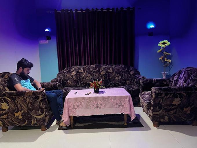 Hotel Crystal Cottage בובנשוואר מראה חיצוני תמונה